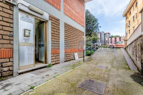 PIETRALATA LABORATORIO 360 MQ 3 INGRESSI DIVISIBILE